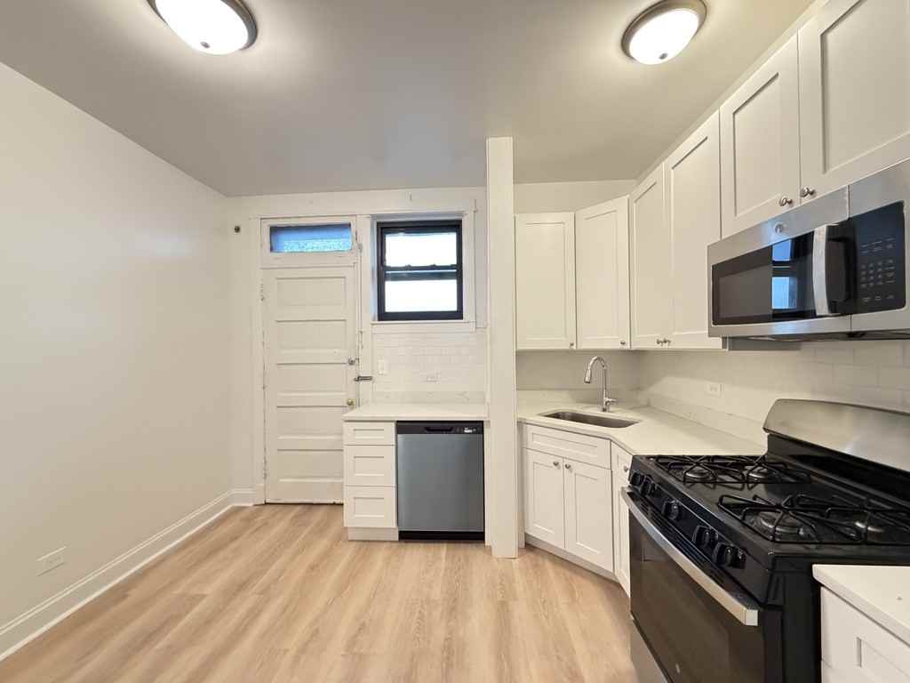 2640 N Milwaukee Ave #3 - Photo 5 of 21