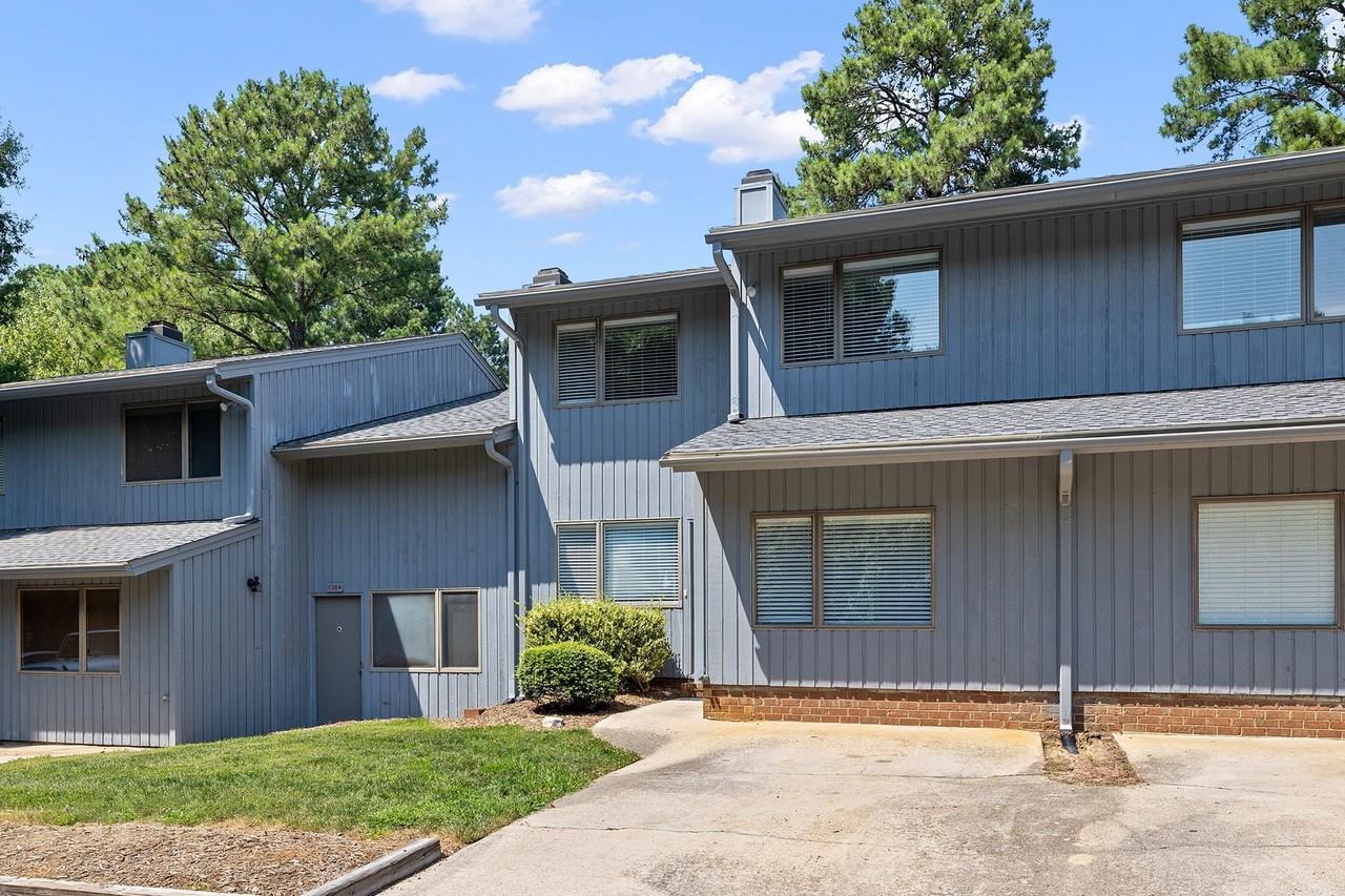 4362 Hunters Club Dr - Photo 3 of 40