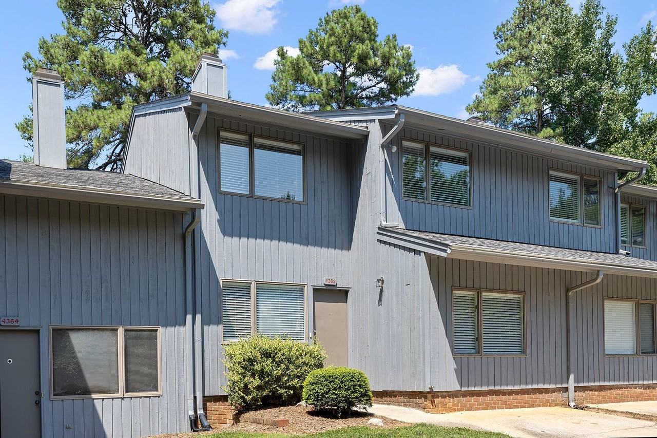 4362 Hunters Club Dr - Photo 4 of 40