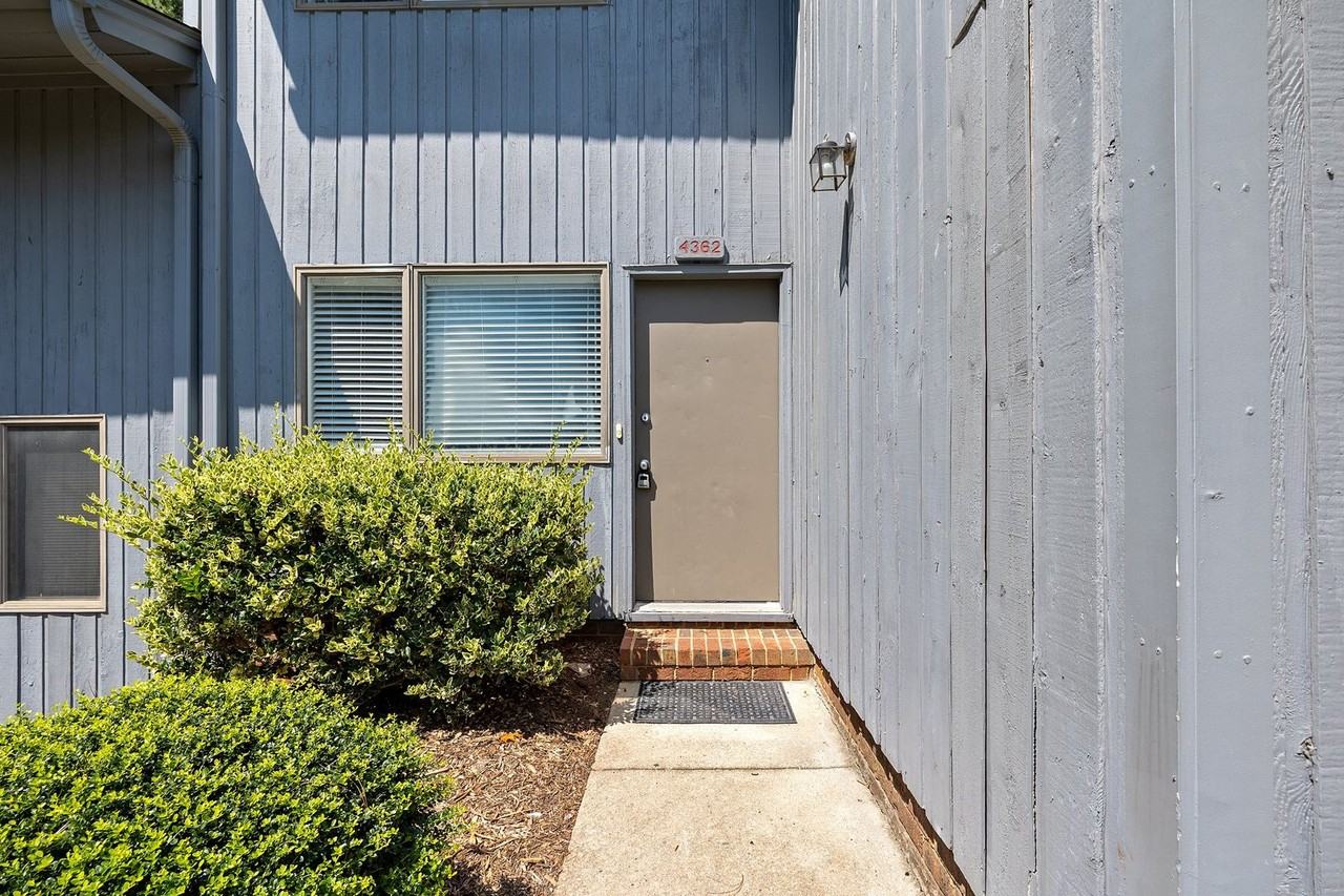 4362 Hunters Club Dr - Photo 6 of 40
