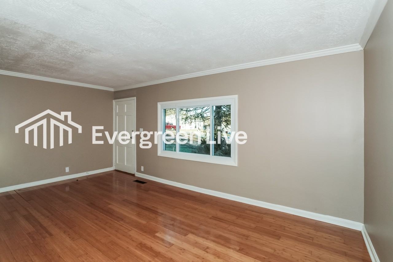 9502 Crestbrook Dr - Photo 3 of 14