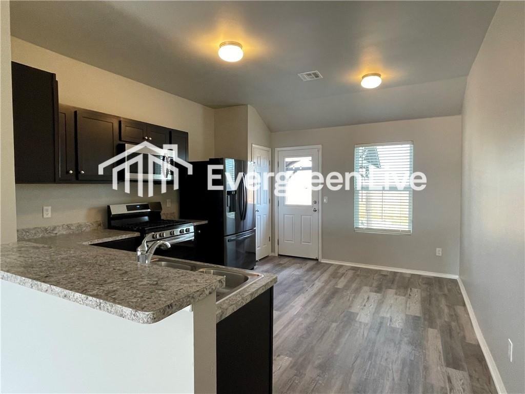 1016 N Scouts Court Way - Photo 4 of 12