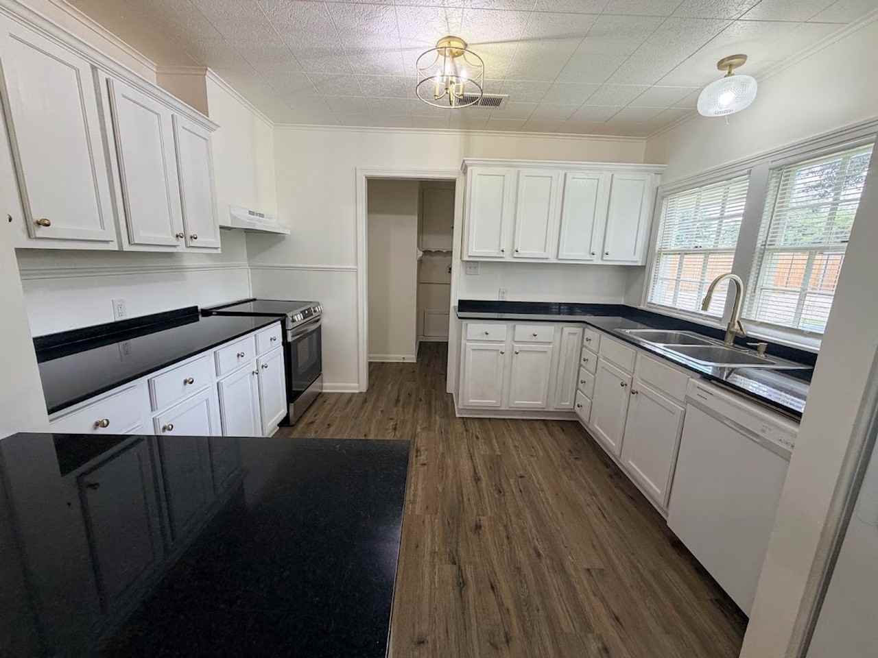 1315 8th St - Photo 6 of 19