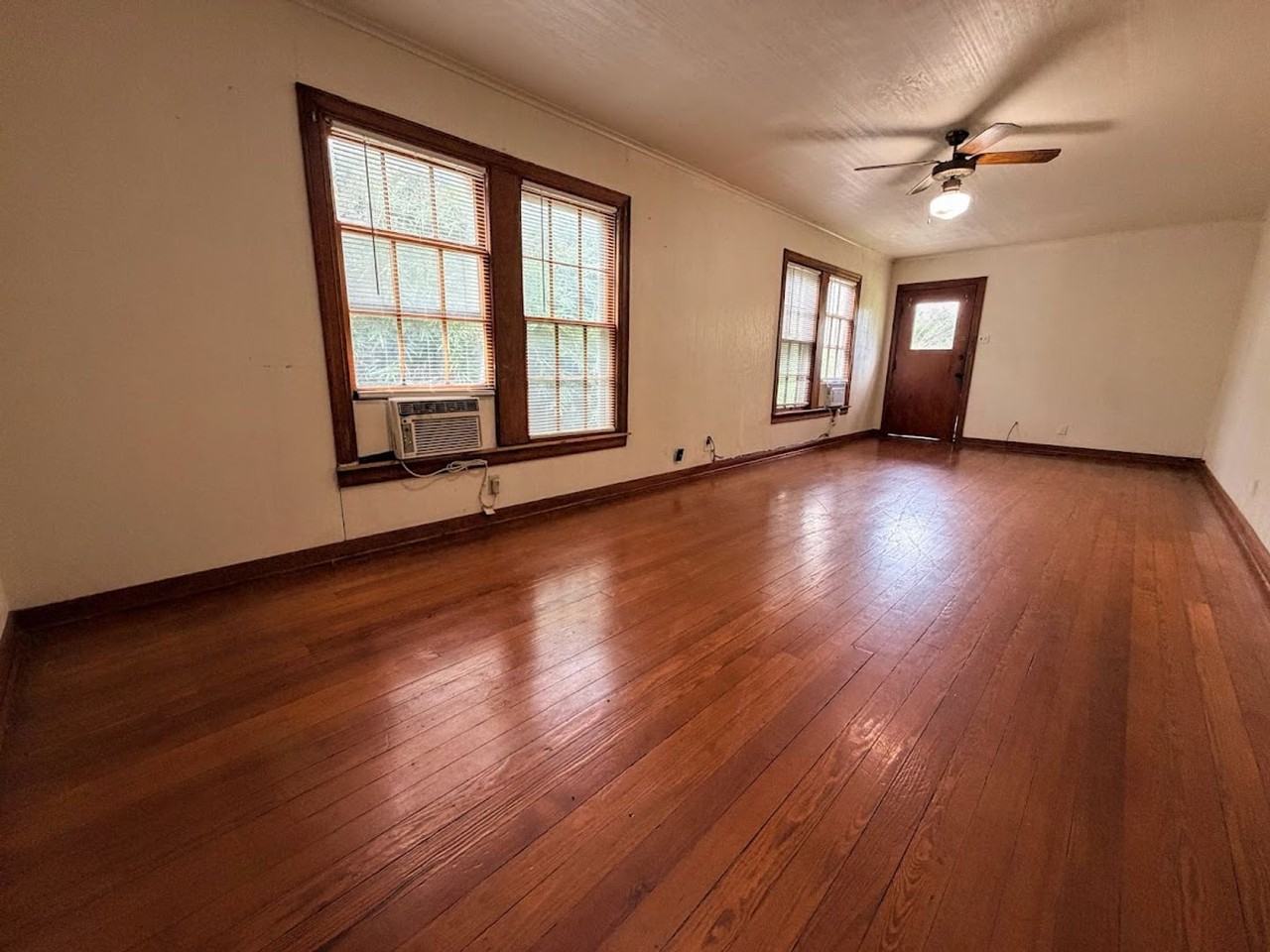 1315 1/2 8th St - Photo 3 of 12