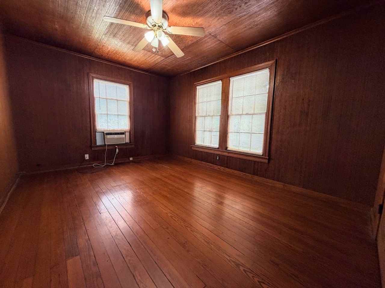1315 1/2 8th St - Photo 5 of 12