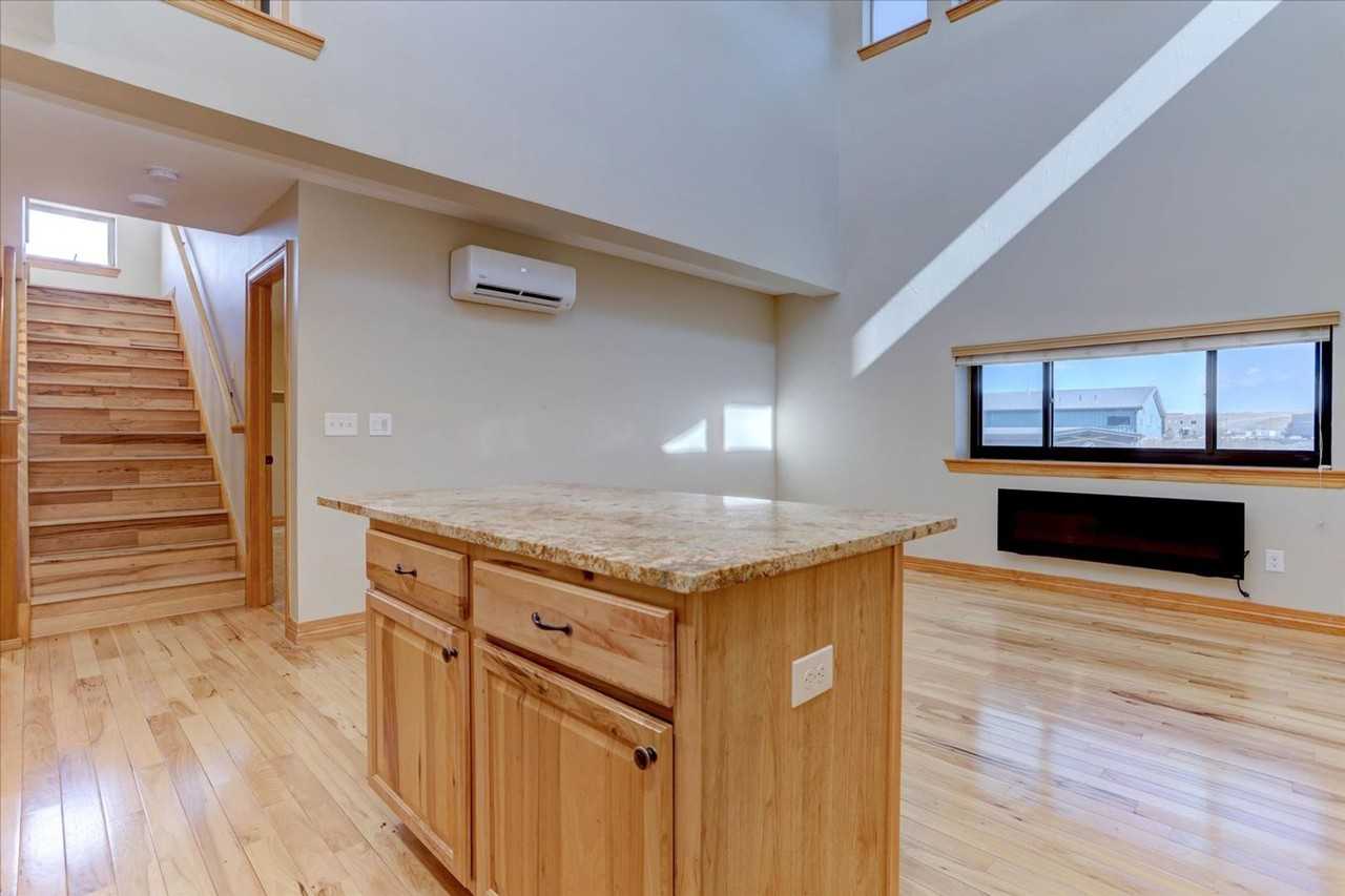 1725 Majestic Dr - Photo 5 of 18