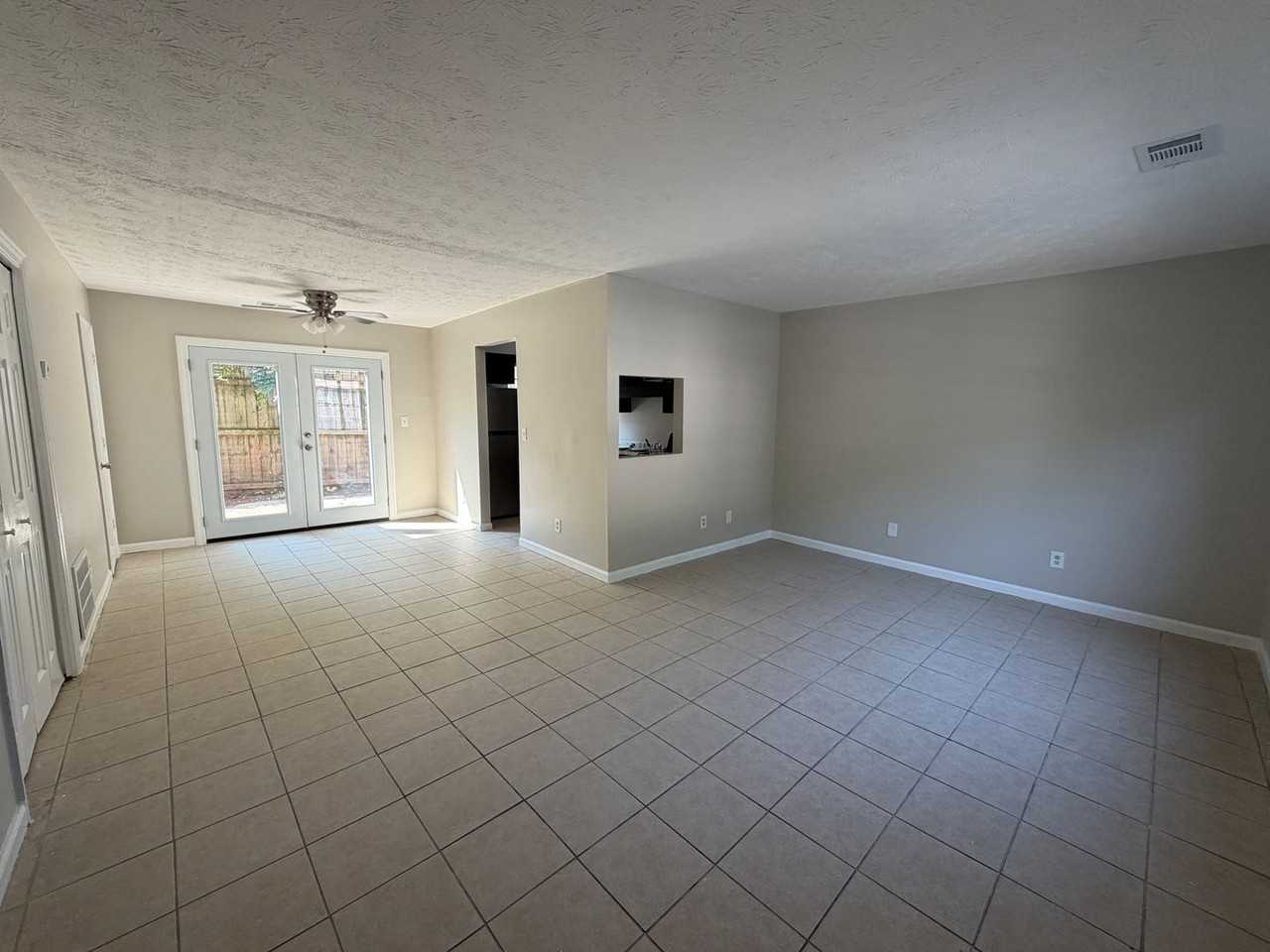 2071 Lenoa Ln - Photo 3 of 20