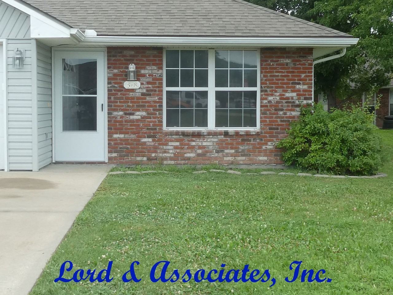 318 Lois Ln