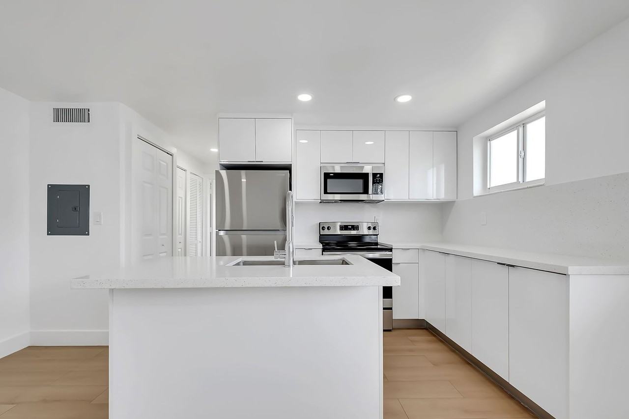 1632 Nw 16th Ter #6 - Photo 3 of 24