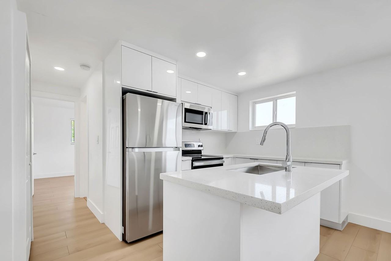 1632 Nw 16th Ter #6 - Photo 4 of 24