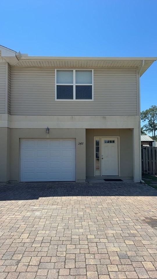 2407 Astrid Ln
