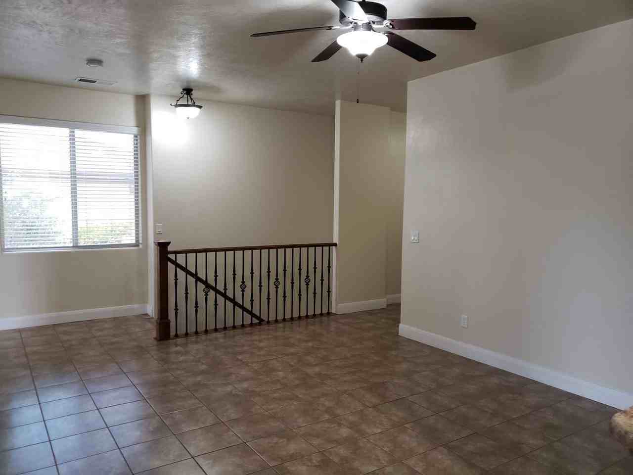 1385 Clinton Way - Photo 4 of 26