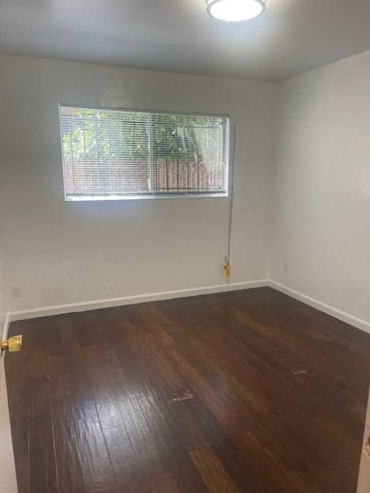 1144 90th Ave - Photo 3 of 14