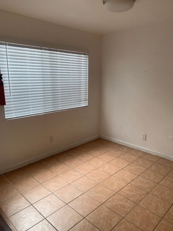 1144 90th Ave - Photo 4 of 14