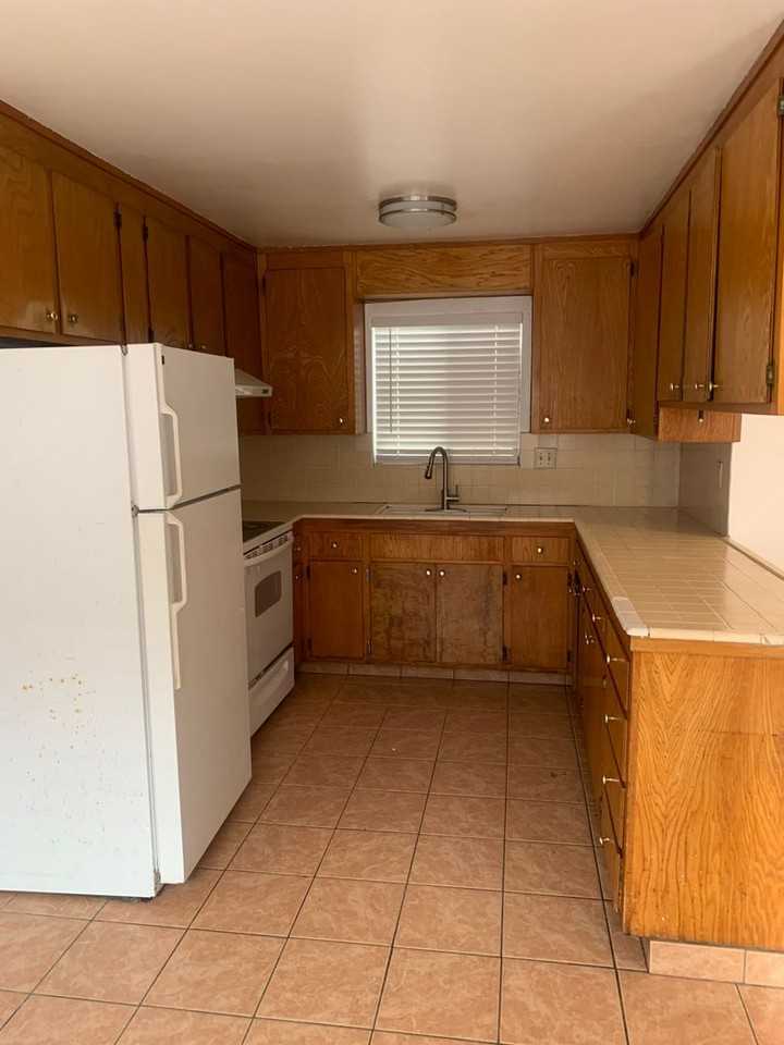 1144 90th Ave - Photo 5 of 14