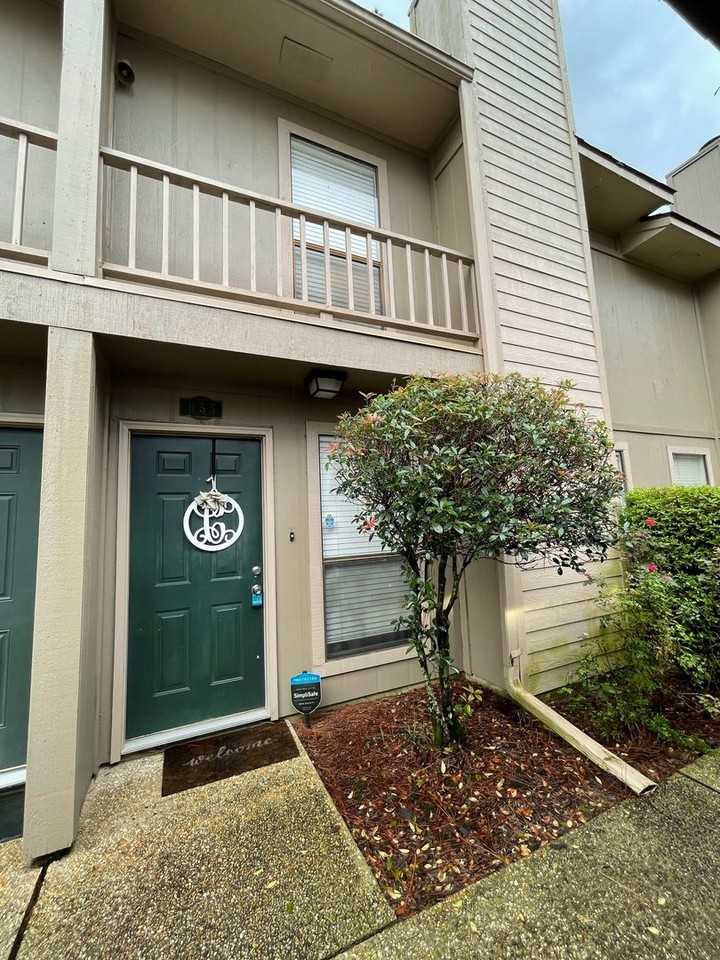 955 Ridgepoint Ct - Photo 2 of 20