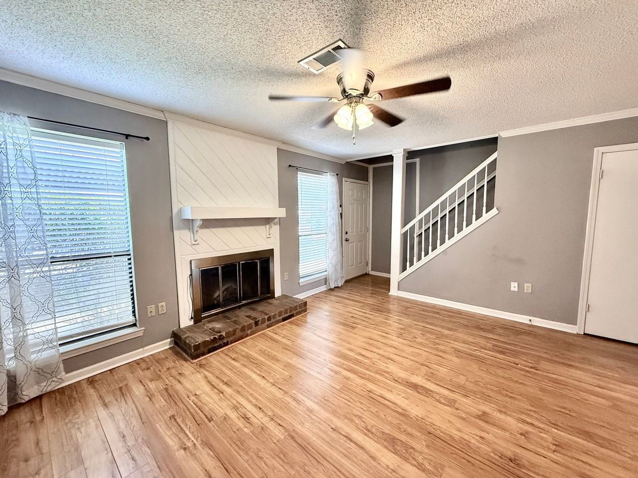 955 Ridgepoint Ct - Photo 3 of 20