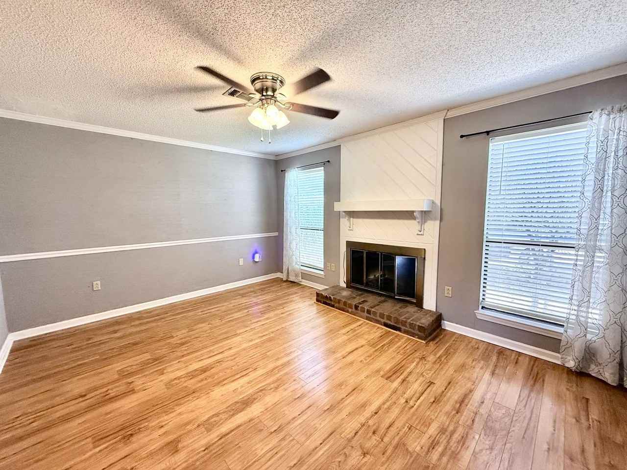 955 Ridgepoint Ct - Photo 4 of 20