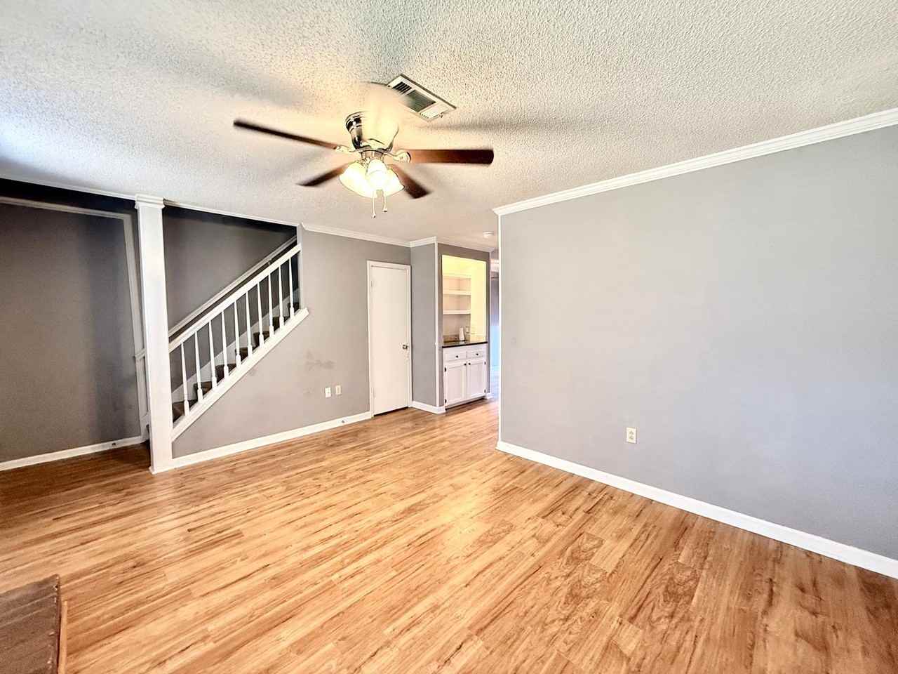 955 Ridgepoint Ct - Photo 5 of 20