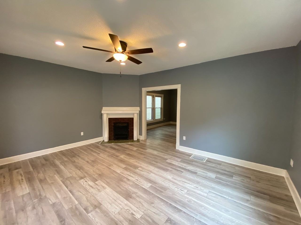 319 Park Dr - Photo 3 of 19