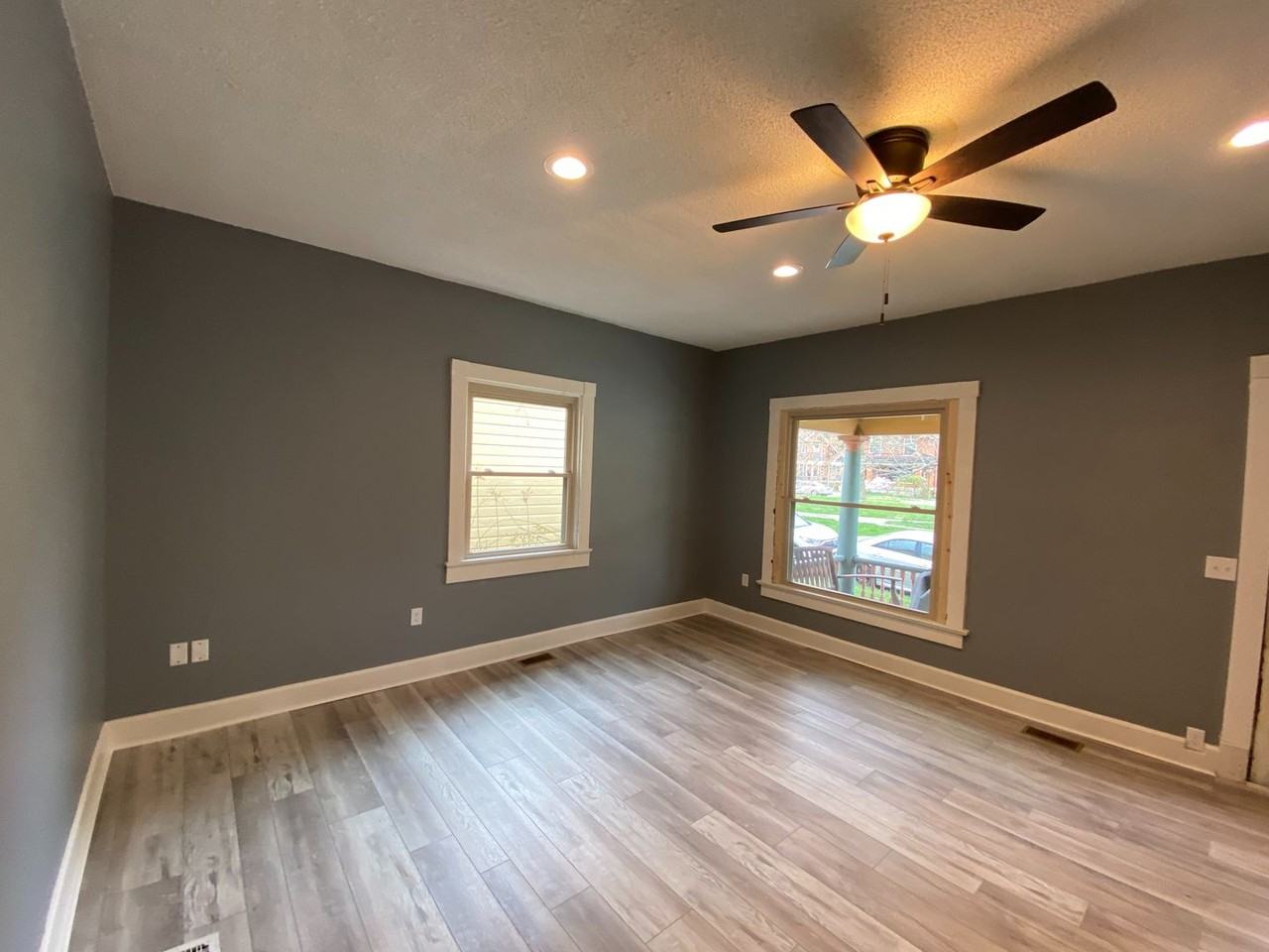 319 Park Dr - Photo 4 of 19