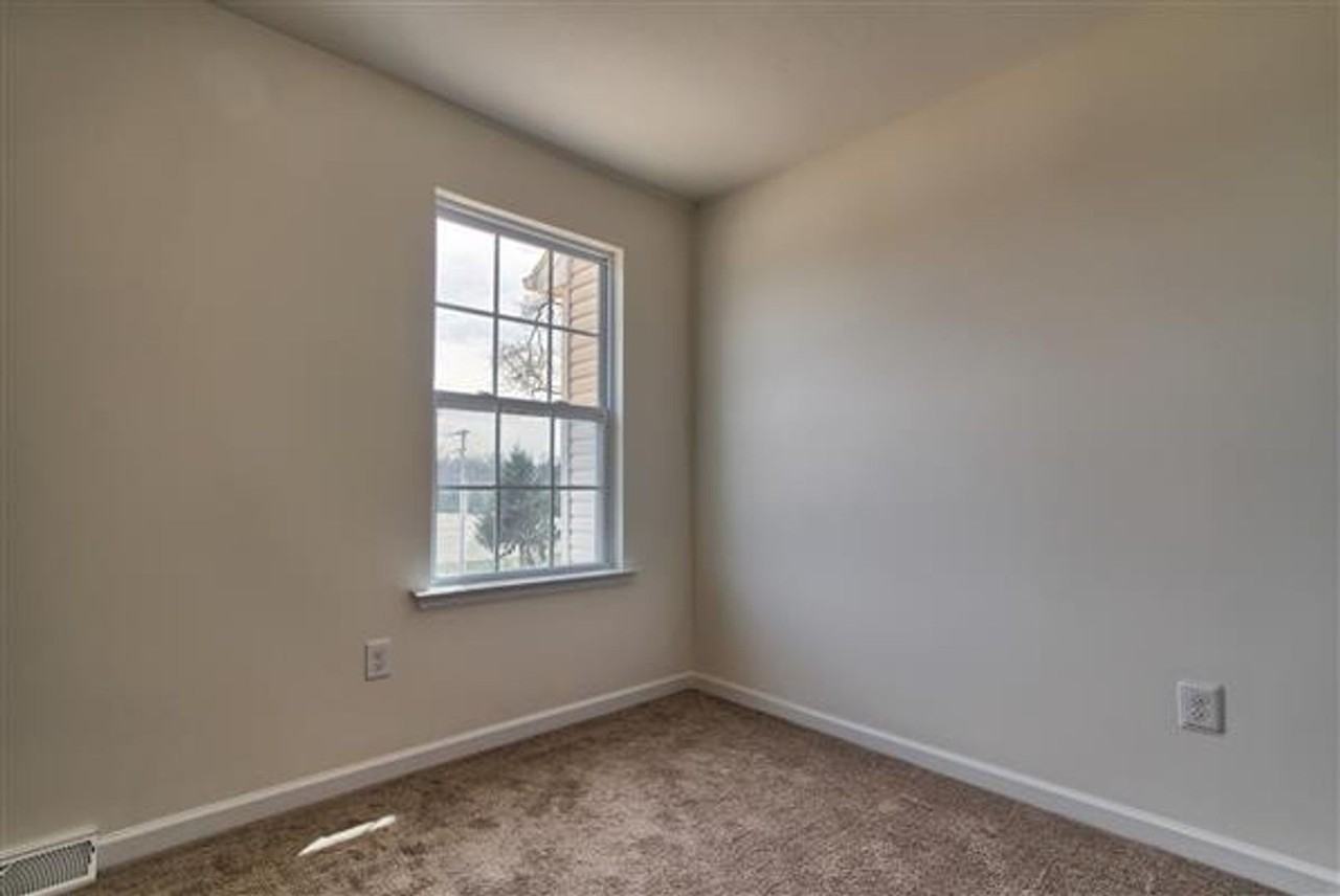 1241 Ledge Dr - Photo 4 of 20