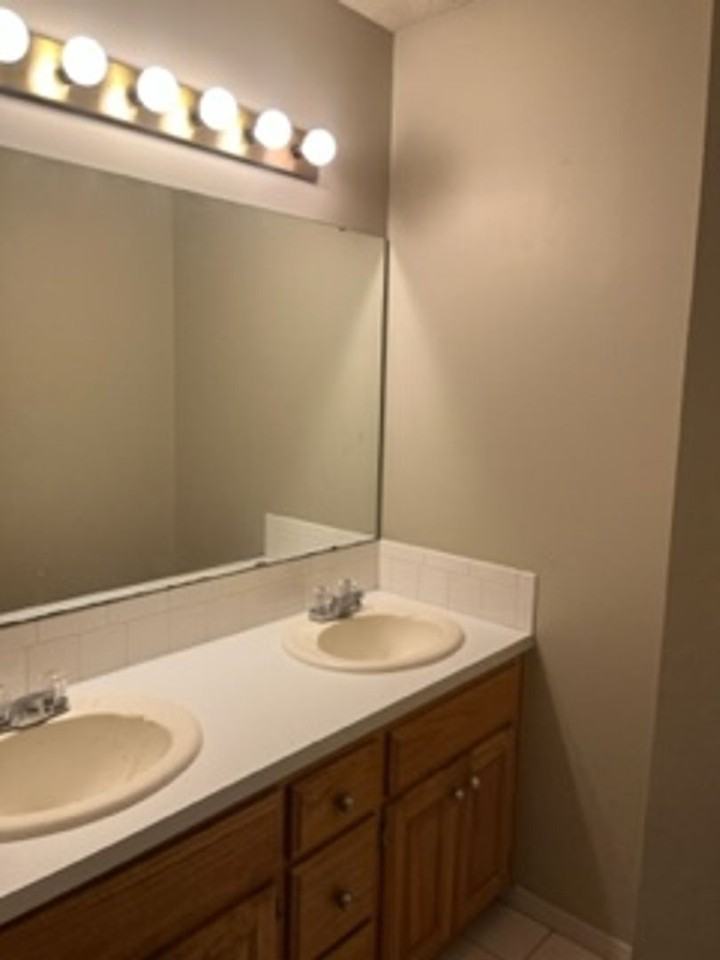 5713 Remington Way - Photo 3 of 11