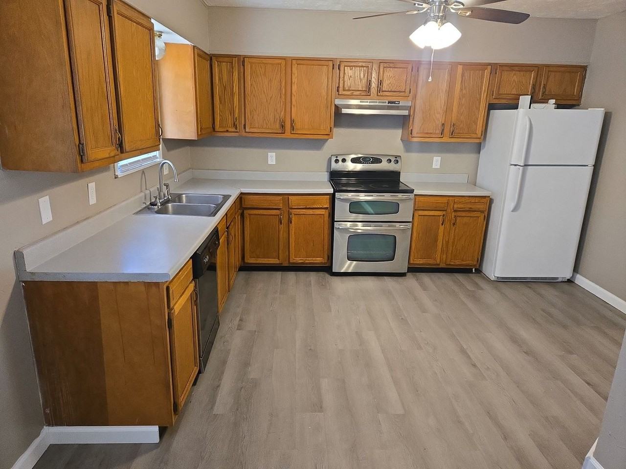 707 S 13th St - Photo 4 of 16