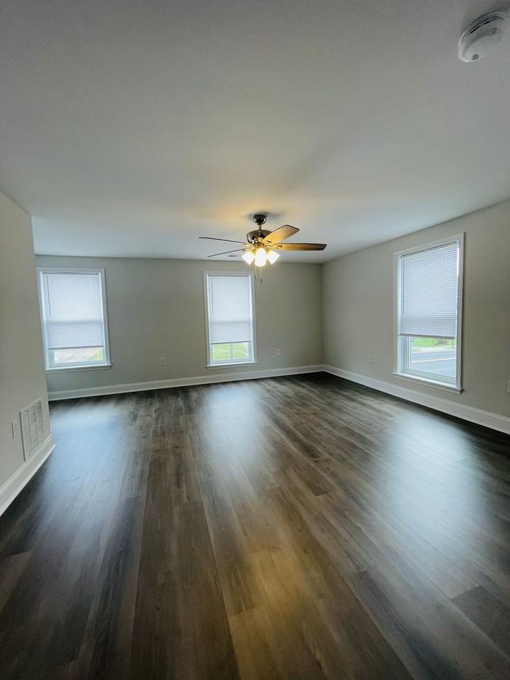 227 E Lee St #B - Photo 5 of 11