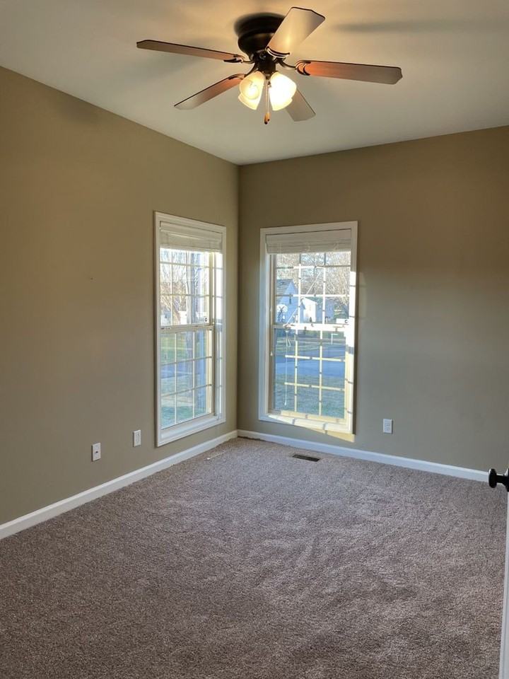 111 Stover Dr - Photo 4 of 17