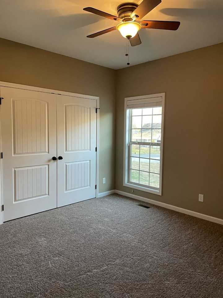111 Stover Dr - Photo 5 of 17