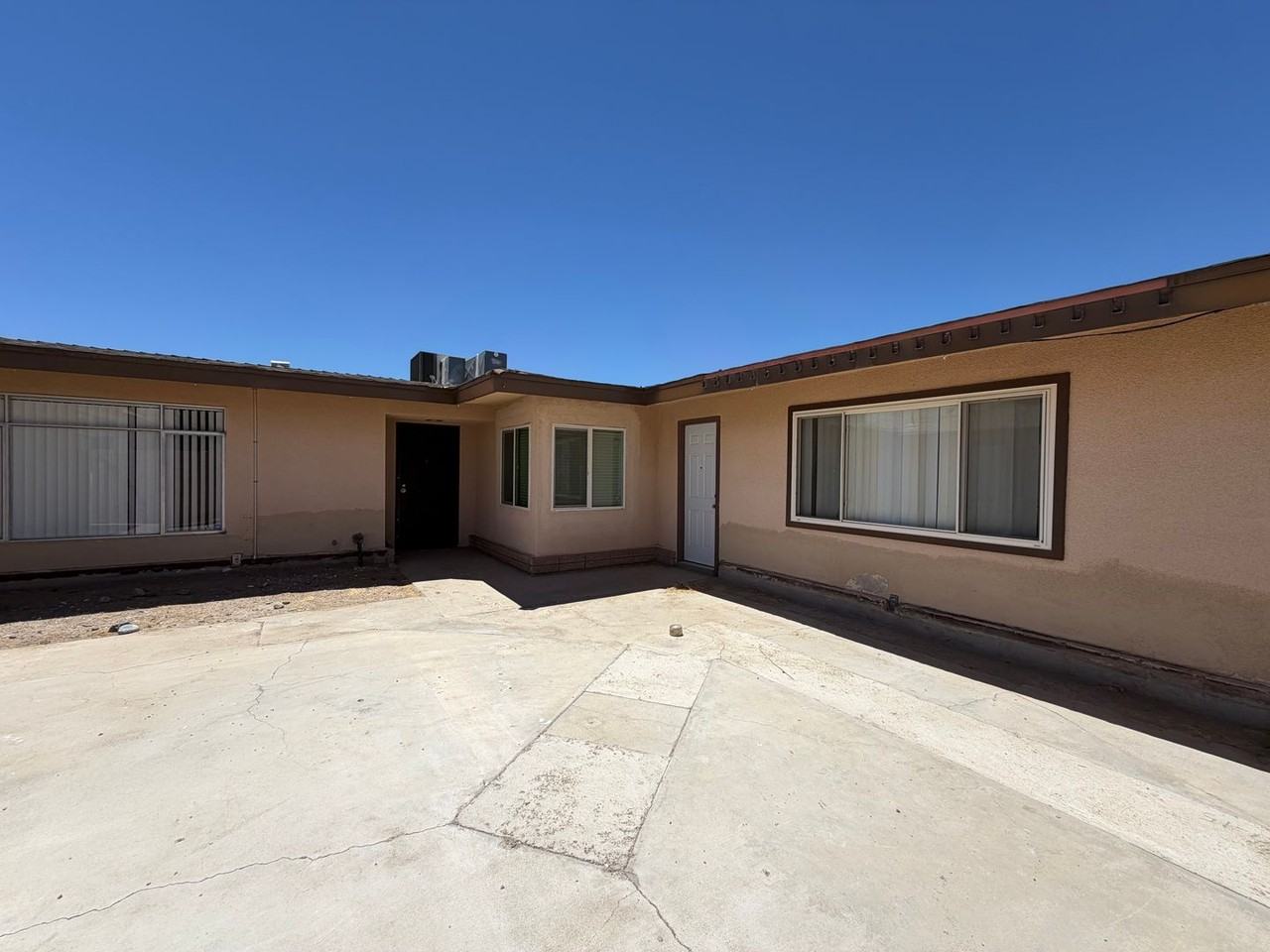 29205 Exeter St - Photo 4 of 50