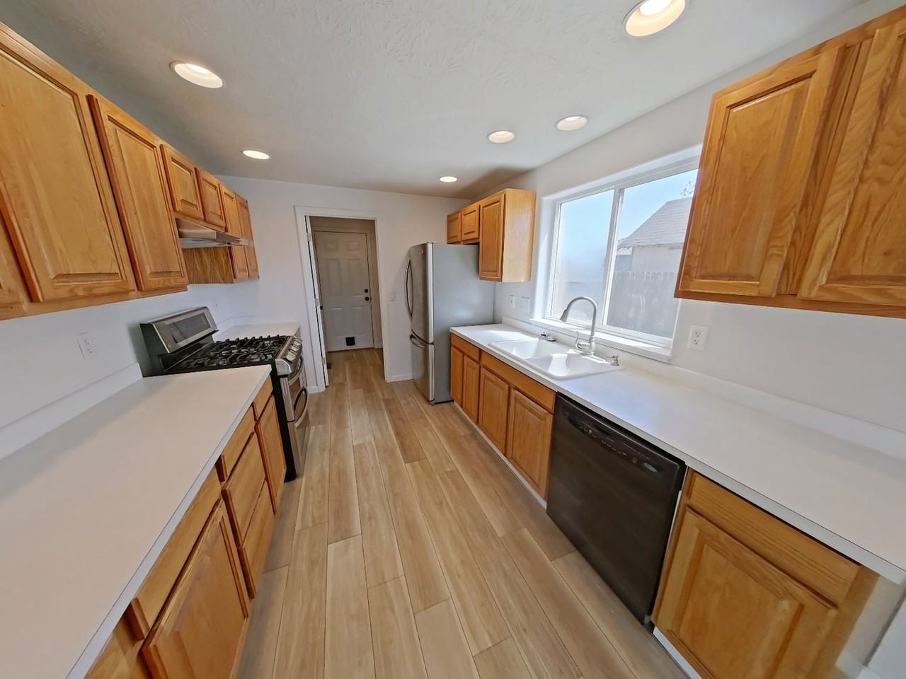910 Arrow Leaf Ave - Photo 5 of 19