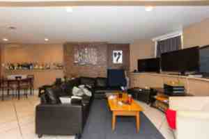 featured image of 8 Lake St