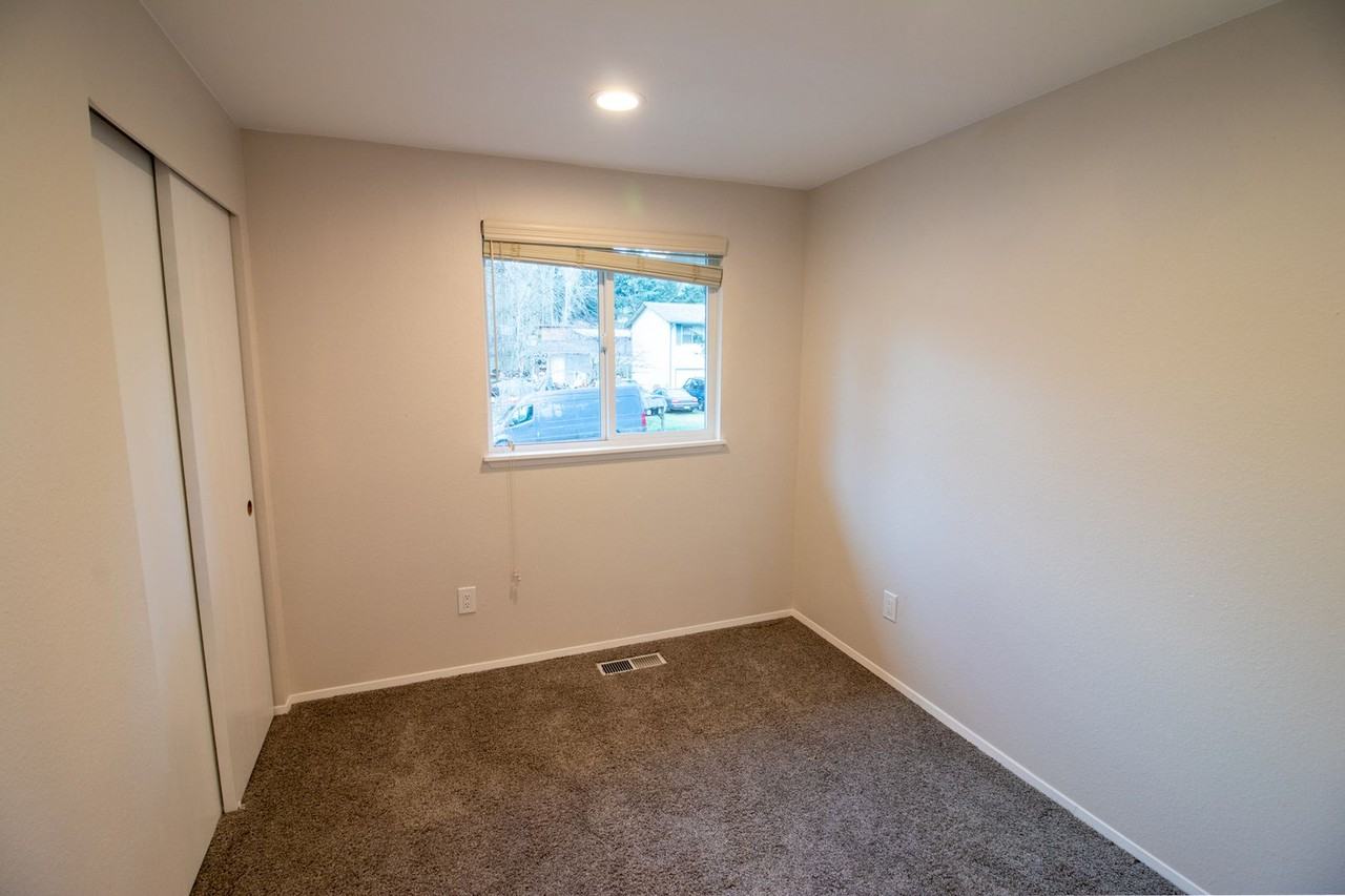 12410 98th Ave Ne - Photo 7 of 22