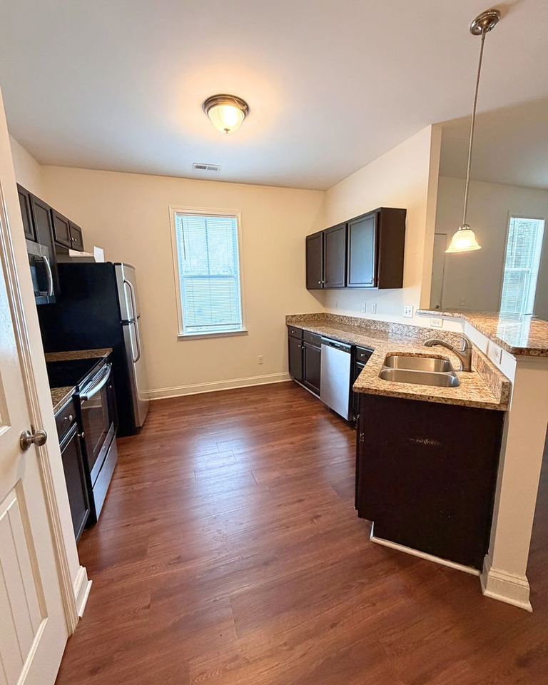4908 Maple Ave - Photo 4 of 12