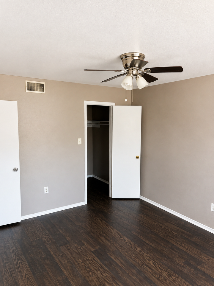 Spacious homes in convenient location - Photo 3 of 10