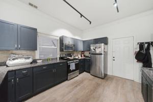 featured image of 2728 N Wilton Ave