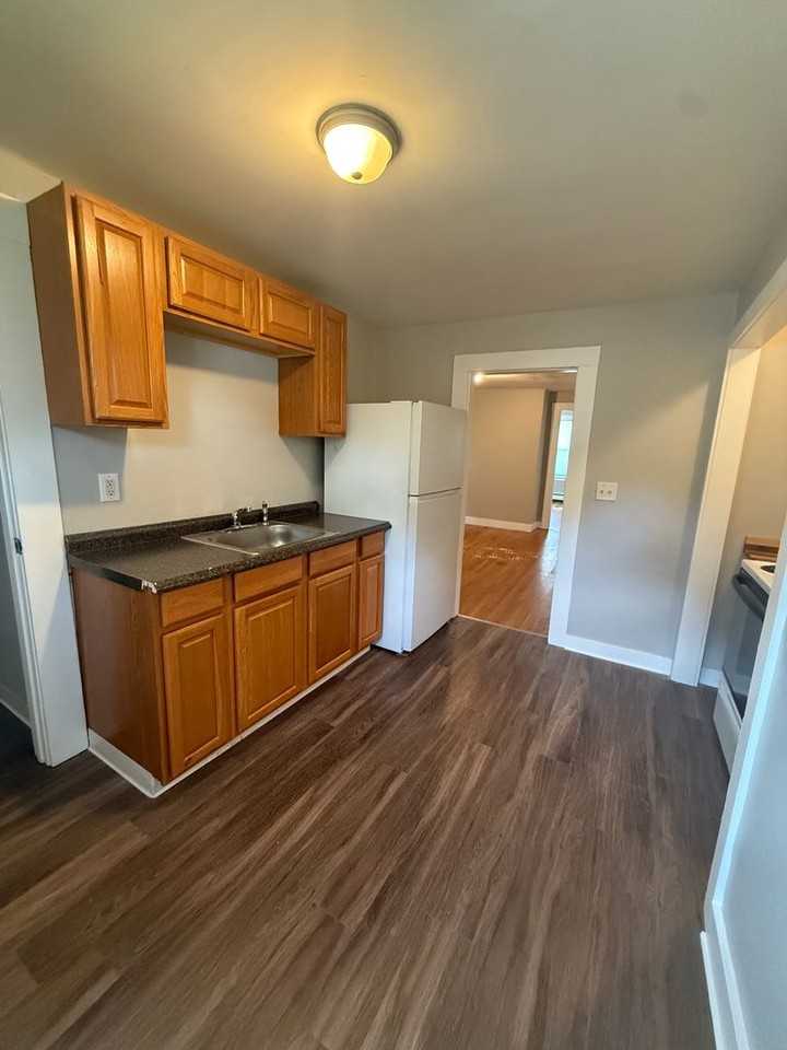 50 Bissell St - Photo 3 of 8