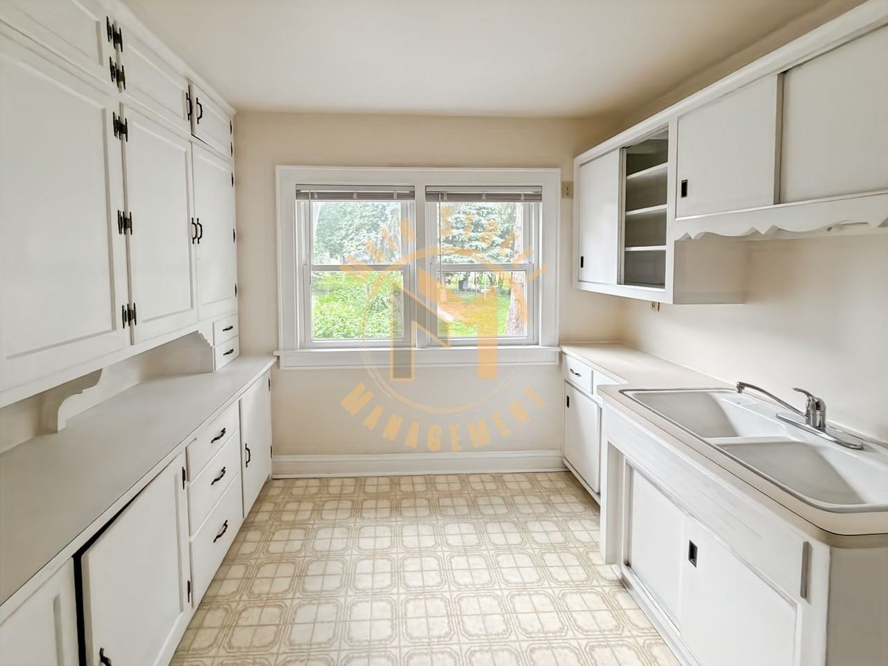 520 N Henry St - Photo 5 of 12