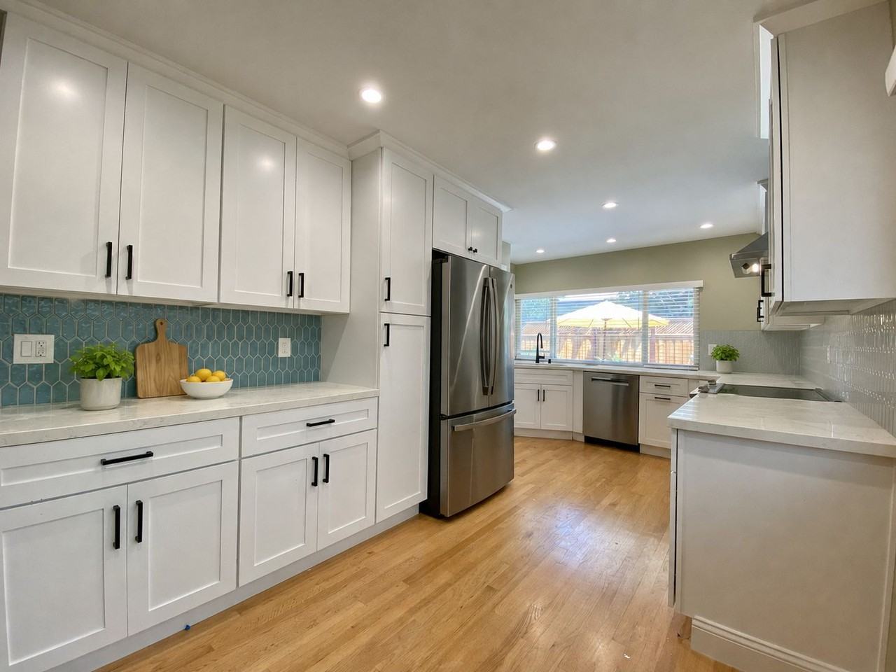 1031 Mount Carmel Dr - Photo 2 of 8