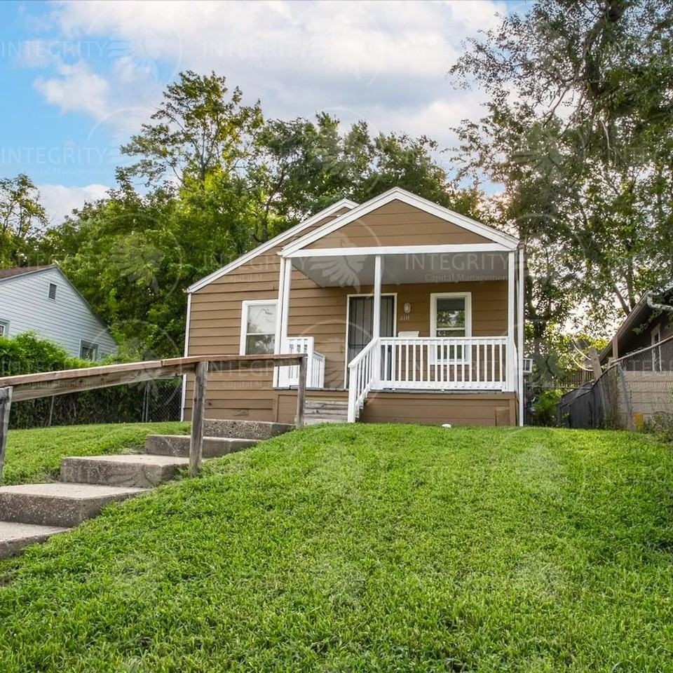 4411 S Benton Ave - Photo 3 of 25