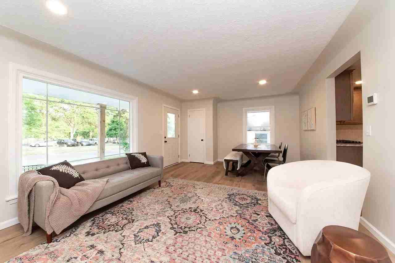1647 Sylvan Ave Se - Photo 4 of 22