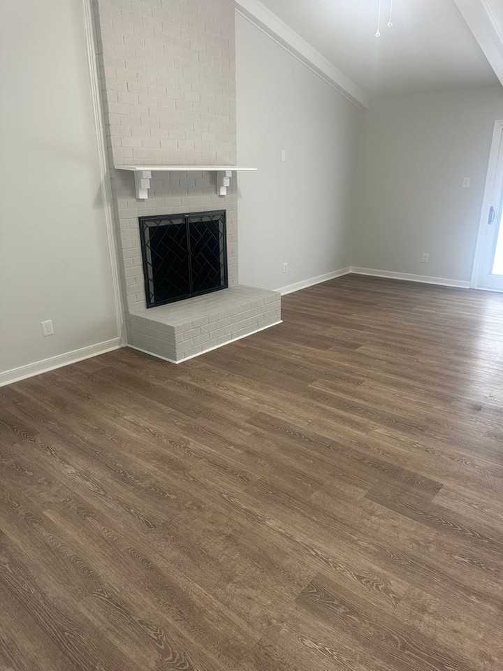 912 Hartford Ln - Photo 2 of 16