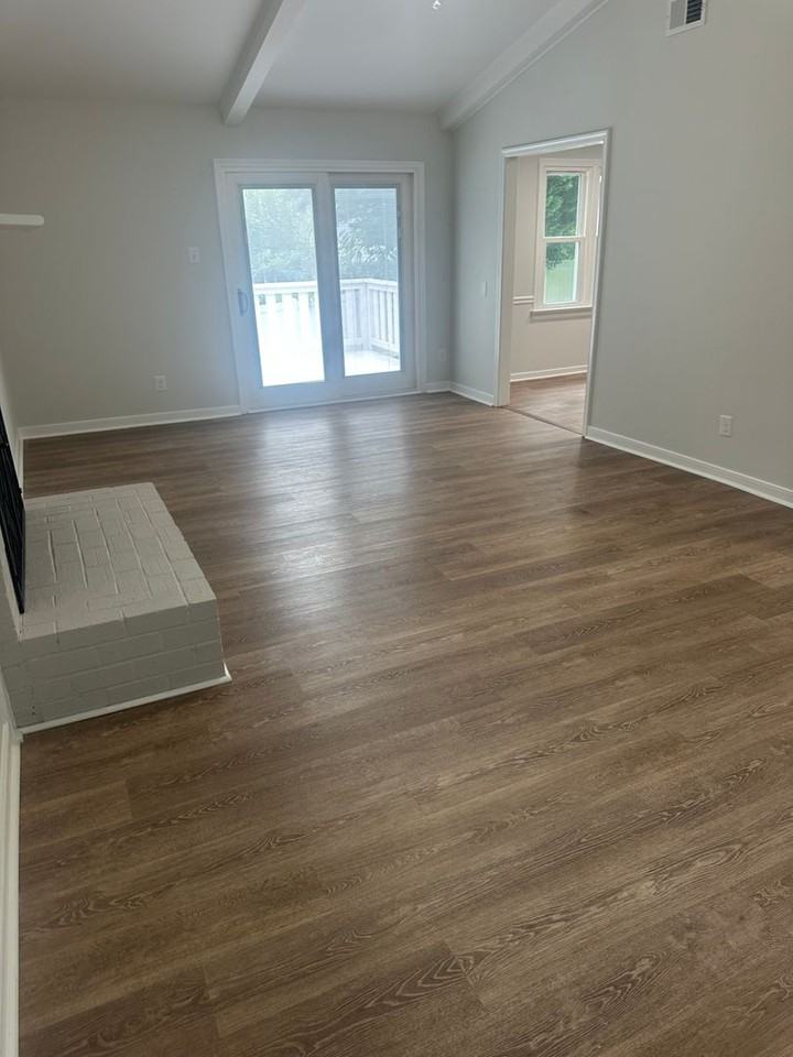 912 Hartford Ln - Photo 3 of 16