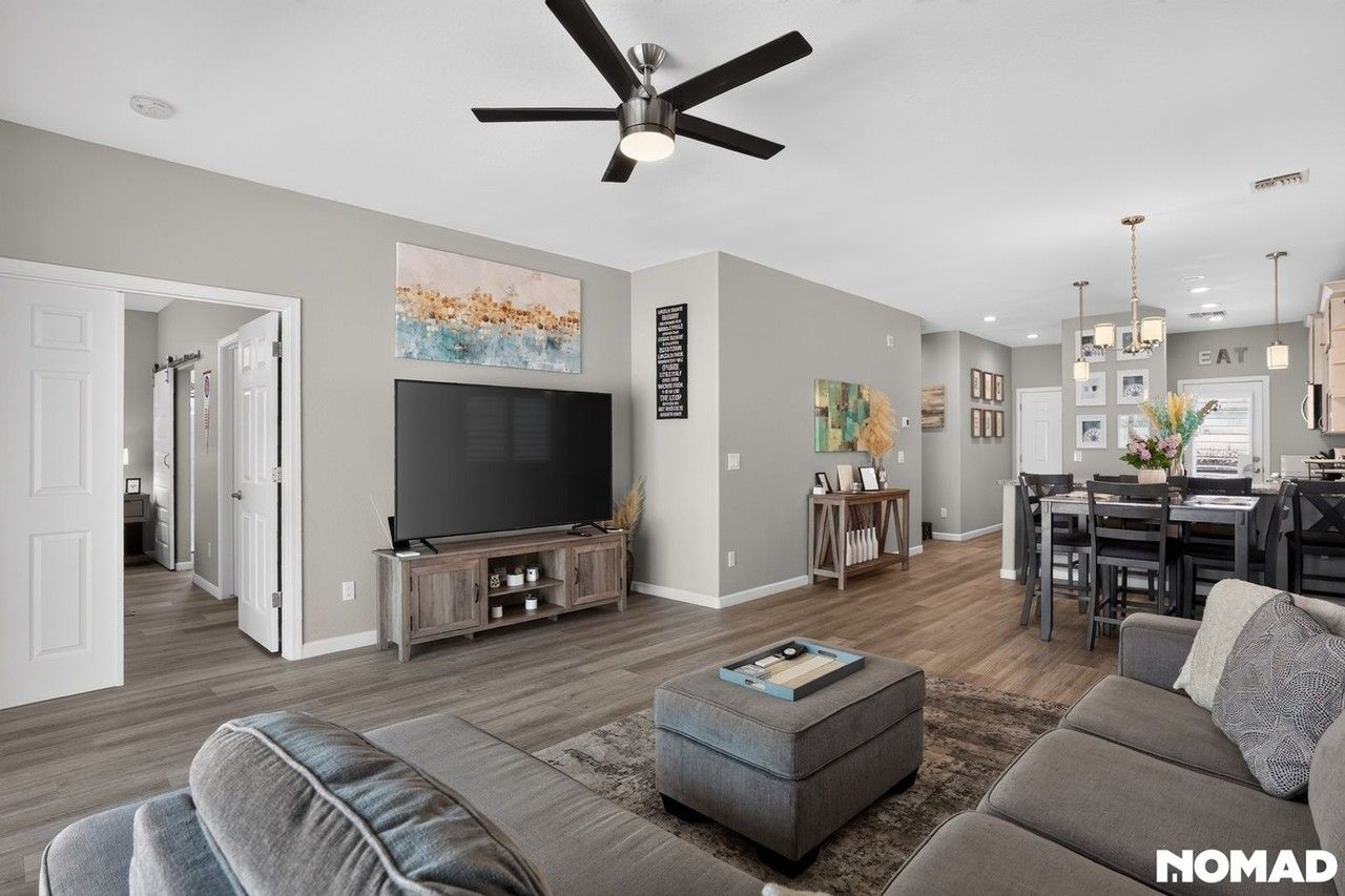 524 W Harwell Rd - Photo 4 of 41