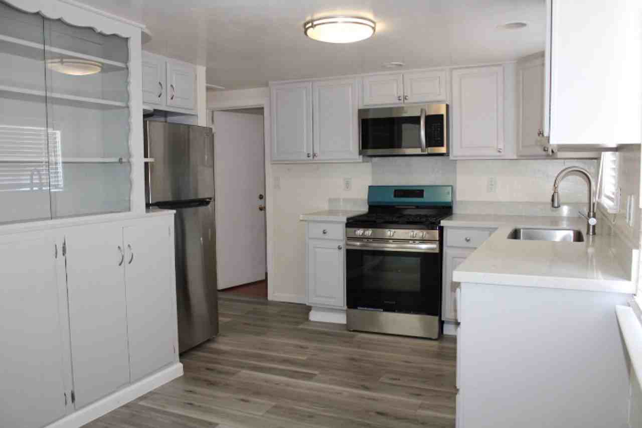 2846 20th St - Photo 3 of 27