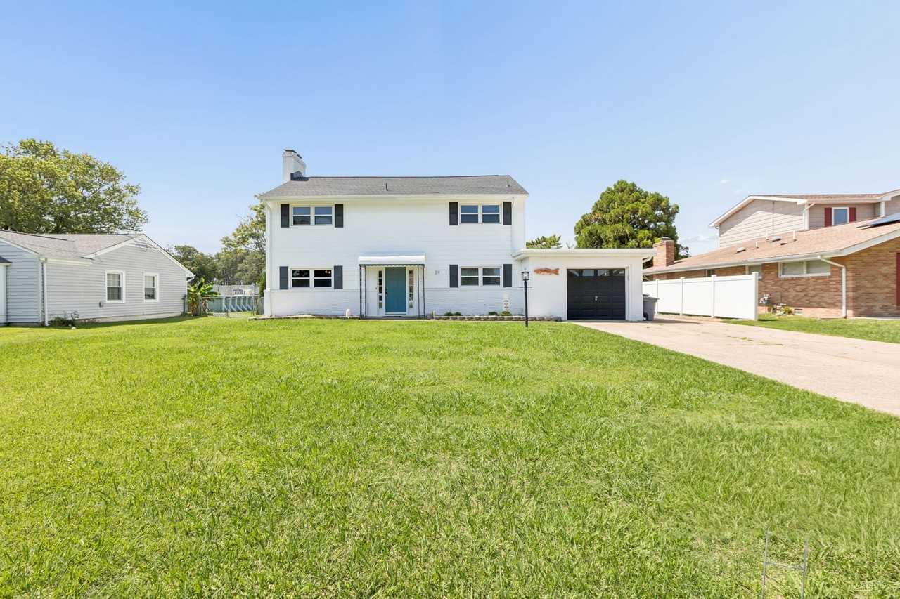 29 Adriatic Dr - Photo 2 of 43