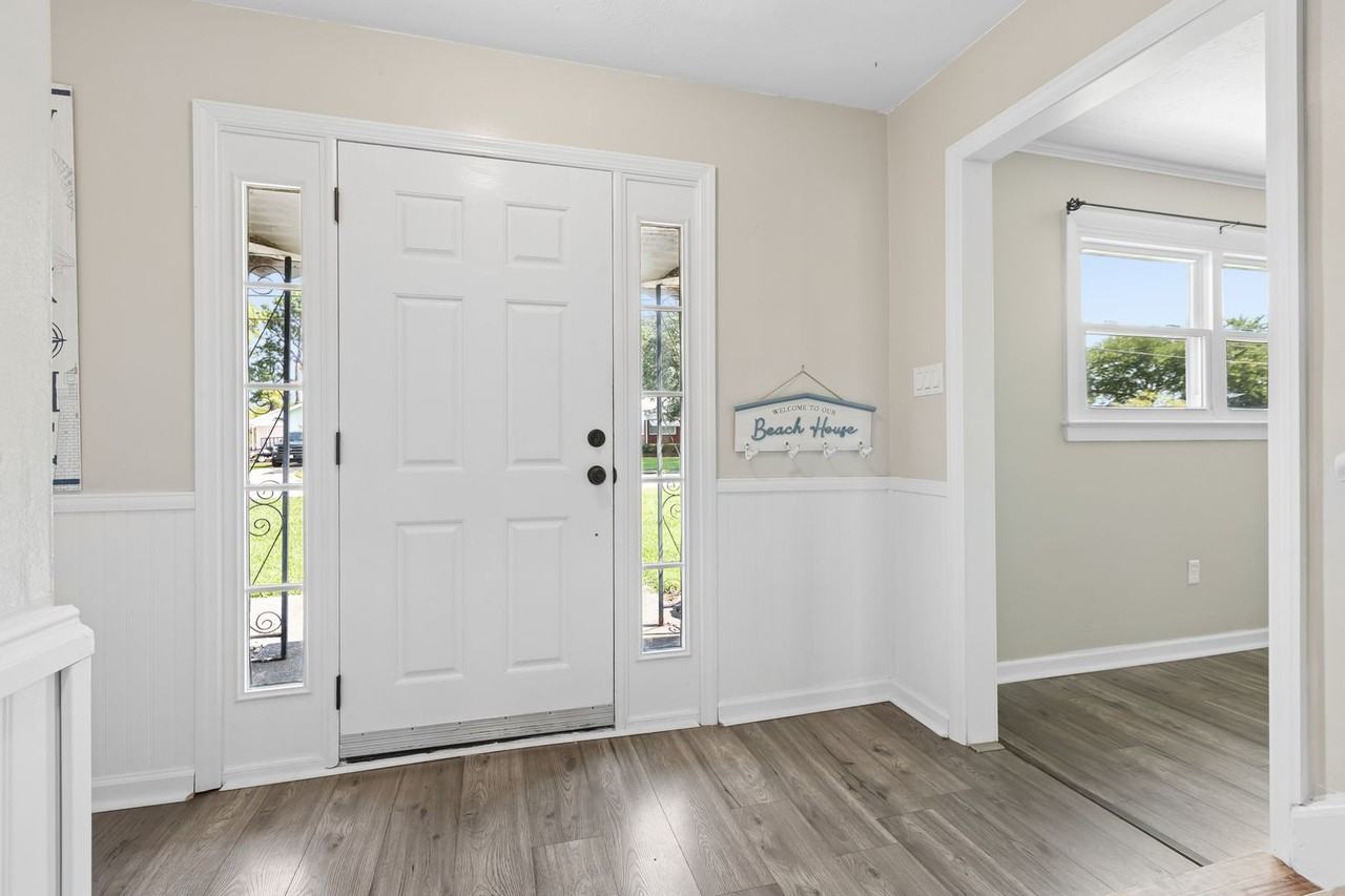 29 Adriatic Dr - Photo 3 of 43