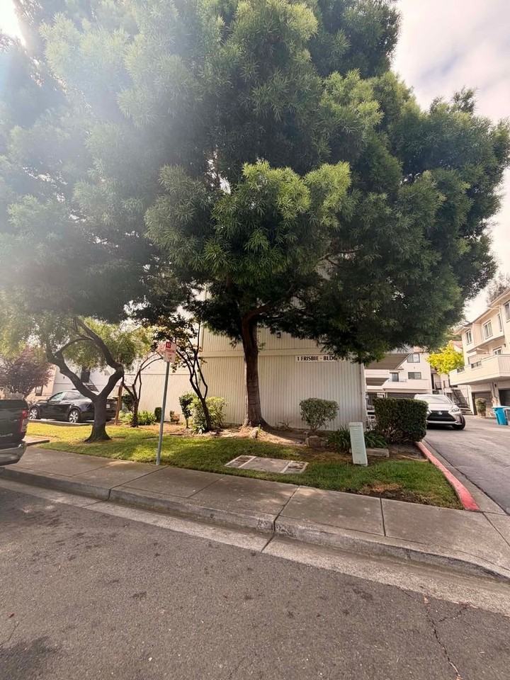 1 Frisbie St - Photo 5 of 33